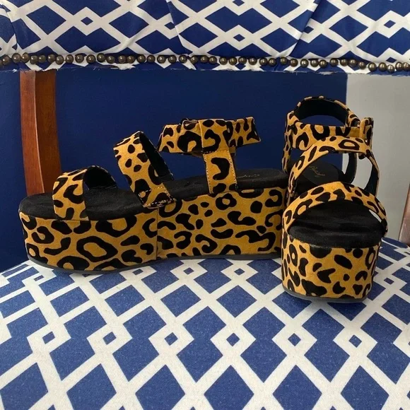 Leopard print wedge flatform platform strappy ankle strap sandal heels sz 6.5 - Picture 1 of 6